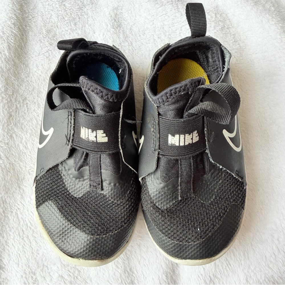 Nike Kids Black and Gray Sneakers